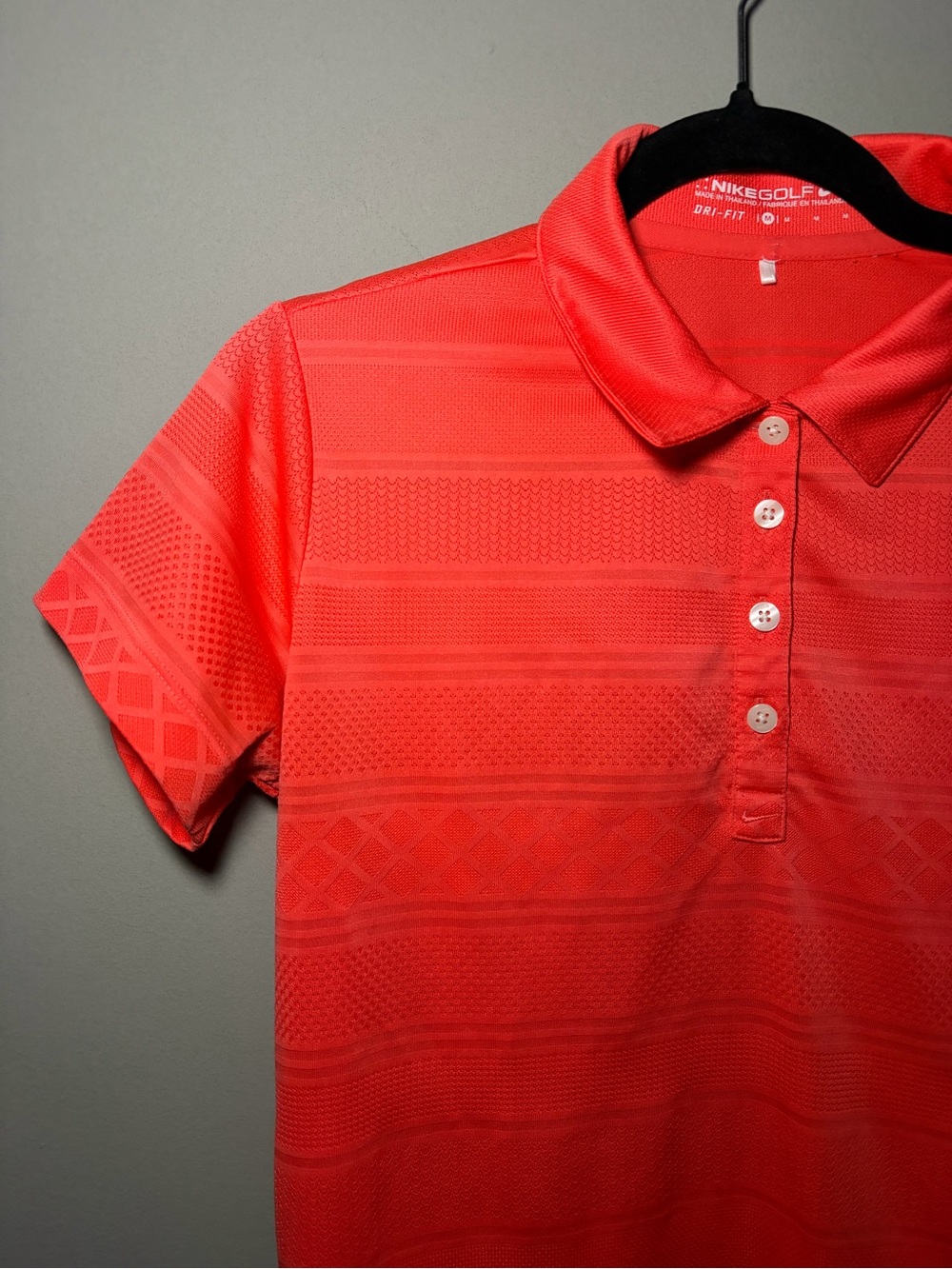 Nike Golf Women’s Dri-FIT Jacquard Textured Polo Shirt Medium Coral Performance - Picture 3 of 14